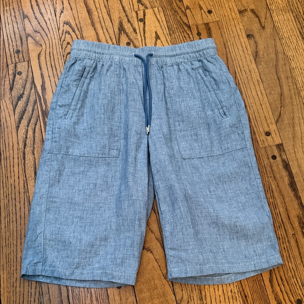 Athleta sz 4 100% Linen Bermuda Walking Long Shorts - Chambray - Front zip pkts